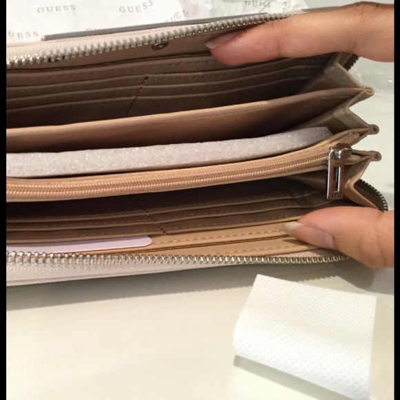 GUESS Britta Nude Wallet - Picture 5 of 7